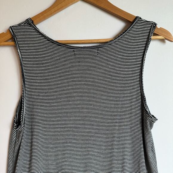 Anthropologie eri and ali Peplum Striped Tank Top Flowy Raw Hem Extra Small Navy - Picture 5 of 10